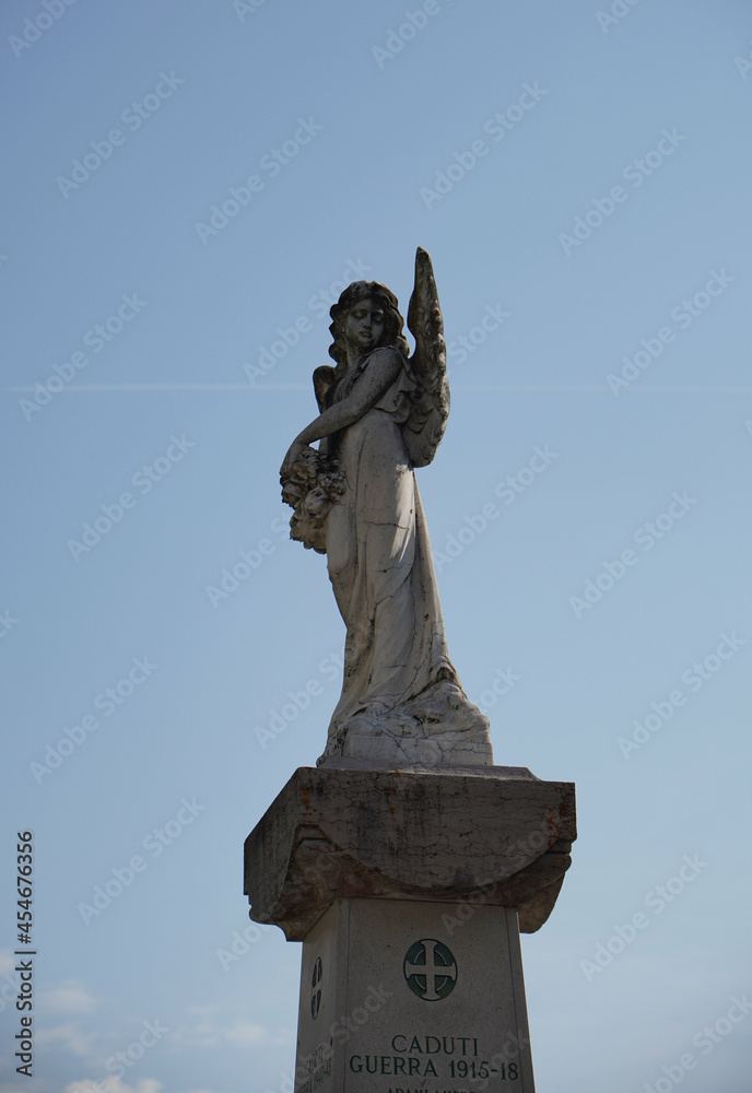 Statue an der Chiesa della Beata Vergine Immacolata