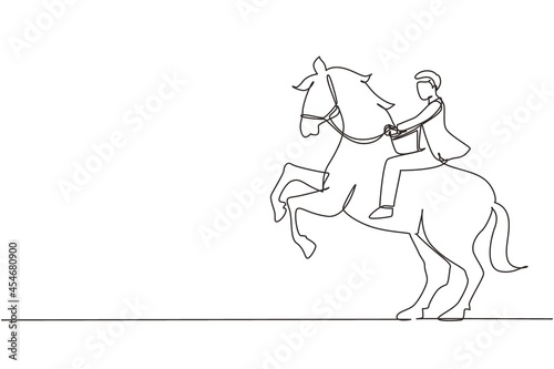 Single continuous line drawing businessman riding horse symbol of success. Business metaphor concept  looking at the goal  achievement  leadership. One line draw graphic design vector illustration