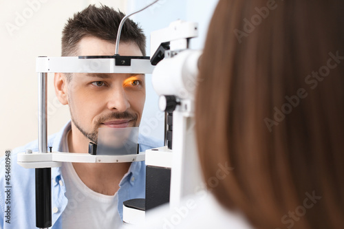 Man visiting ophthalmologis...