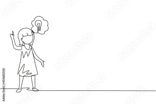 Continuous one line drawing little girl thinking. Kids think creative idea. Bubble with light bulbs sign. Concept of learning and growing children. Single line draw design vector graphic illustration