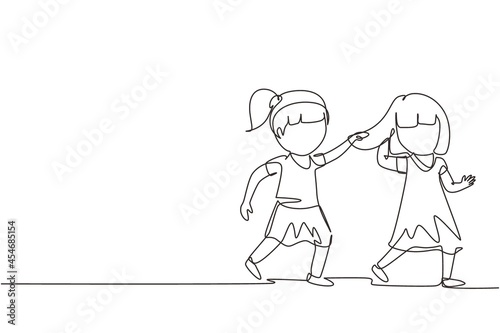 Single continuous line drawing toddler kids girls fighting with one pulling hair of the other. She look of shock and pain. Problem of physical bullying at school. One line draw graphic design vector