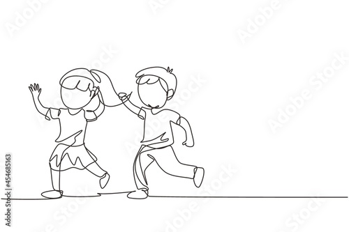 Single continuous line drawing bullying children. Angry boy pulling girl's hair. She look of shock and pain. Problem of Physical bullying at school. One line draw graphic design vector illustration