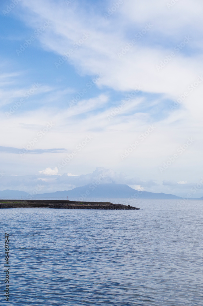 薩摩半島から見る桜島と対岸の大隅半島