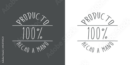 Logotipo con texto Producto 100 por ciento Hecho a mano en español en caligrafía en sello circular con lineas en fondo gris y fondo blanco