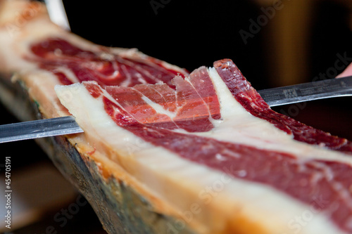 Corte de jamon iberico de bellota Riqueza Natural photo
