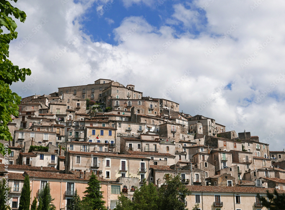 suggestiva vista panoramica del borgo di Morano Calabro in italia