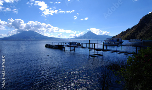 Paisaje, Guatemala, Centroamérica, Lago de Atitlán, Sololá, lago, muelle, volcán, nubes, turismo rural.