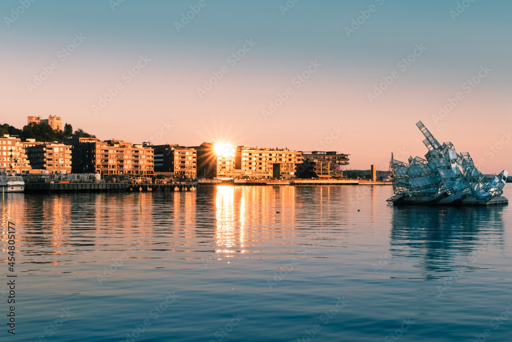 Naklejka premium city at sunset