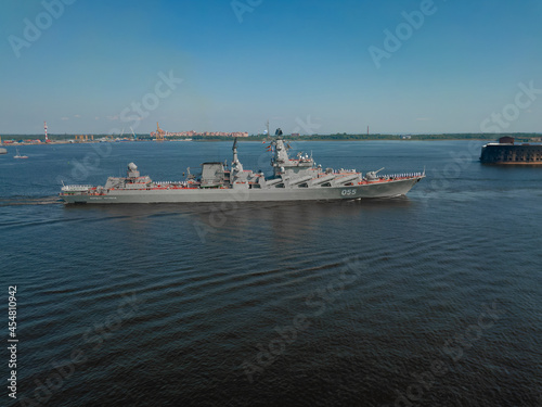Obraz na płótnie военные корабли на военно-морском параде. Санкт-Петербург, 2021 w salonie