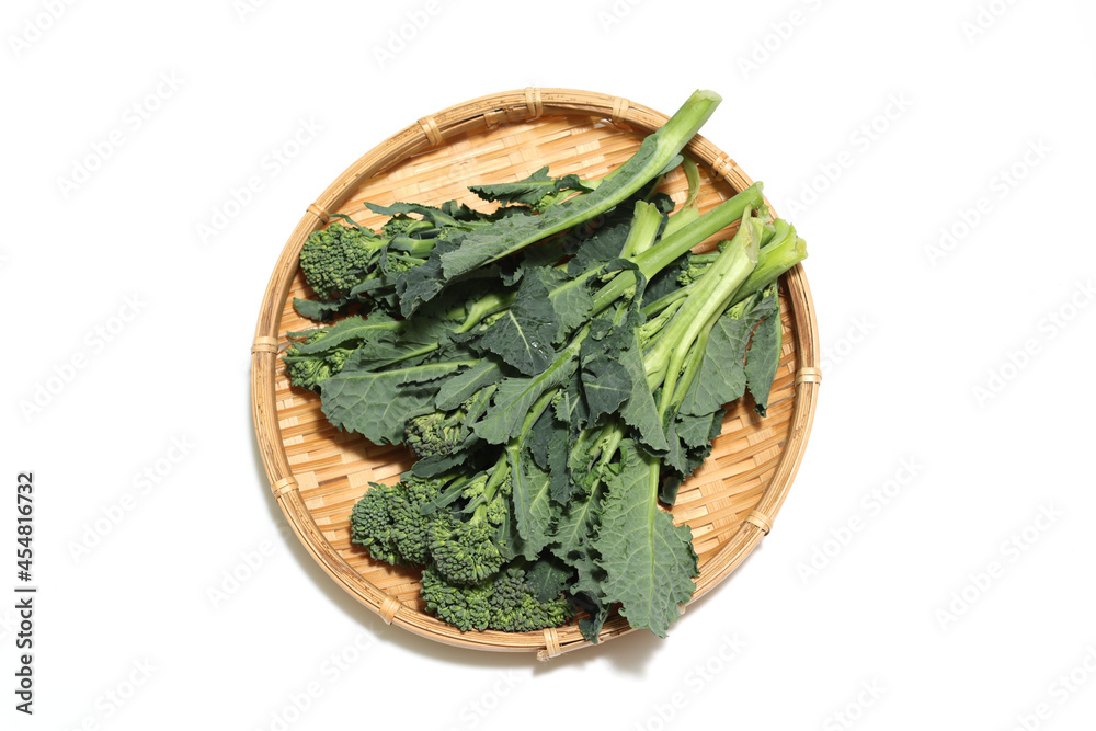 白バックの笊にのせたスティックブロッコリー