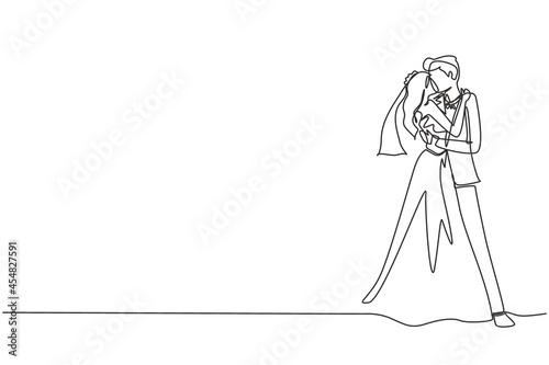 Foto Continuous one line drawing loving married couple kissing, hugging and holding hands