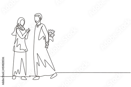 Continuous one line drawing Arabian man gives flowers to woman. Young man giving to woman bouquet of flowers for propose. Romantic couple in love. Single line draw design vector graphic illustration © Simple Line