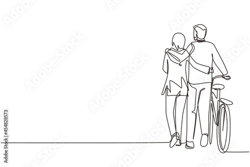Single continuous line drawing back view of Arabian couple with bicycle walking in park on sunny autumn day. Man and woman in love. Happy romantic married couple. One line draw graphic design vector