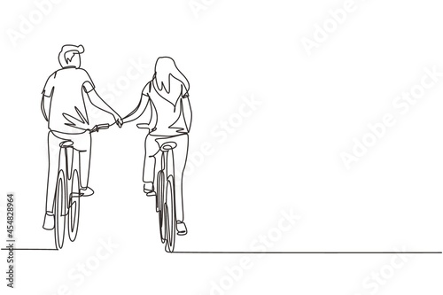Single one line drawing happy couple ride bicycles in meadow back to camera and holding hands. Young man and woman in love. Happy romantic married couple. Continuous line draw design graphic vector