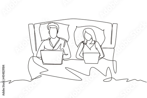 Continuous one line drawing Couple in bed. Man and woman with laptop surfing internet. Happy marriage activity before sleep. Romantic couple resting at bedroom. Single line draw design vector graphic