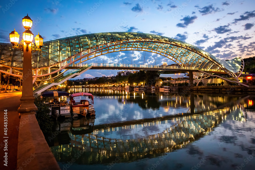 Fototapeta premium Scenic view of Bridge of Peace at night in Tbilisi town center
