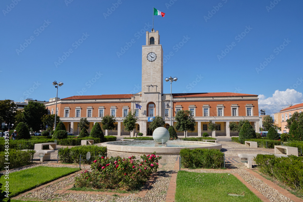 Obraz premium Piazza del Popolo and the city hall in Latina, Italy