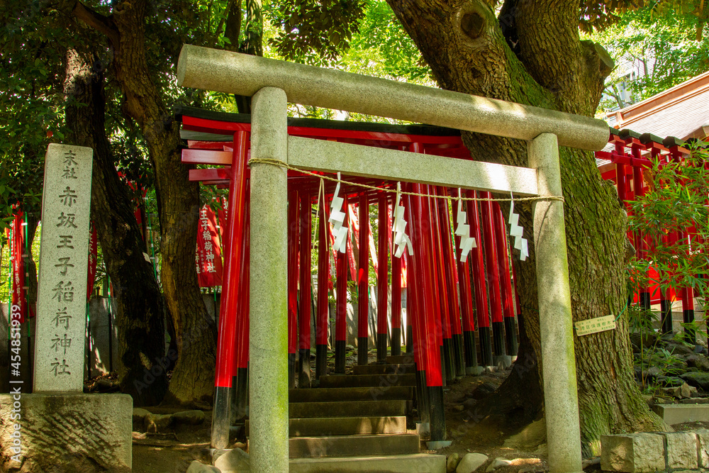 乃木神社内にある赤坂王子稲荷神社 StockFoto Adobe Stock