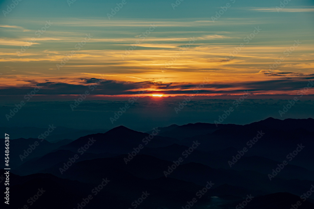 Obraz premium sunset in the mountains