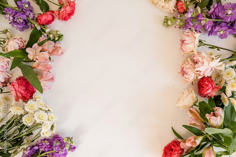 Aesthetic background with colourful flowers. Beautiful floral template  composition. Round wreath frame with blank empty copy space mock up  background. Flat lay, top view Stock Photo | Adobe Stock