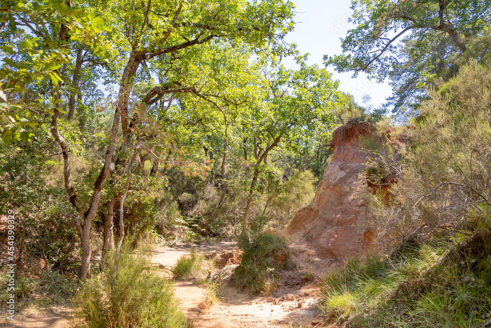 paysage du Colorado Provençal à Rustrel (France) paysage du Colorado Provençal à Rustrel (France)