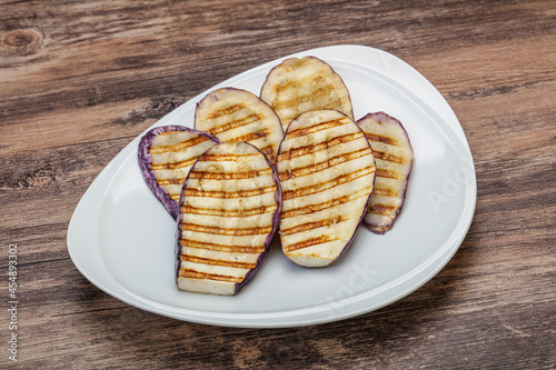 Grilled graffiti eggpant slices with oil