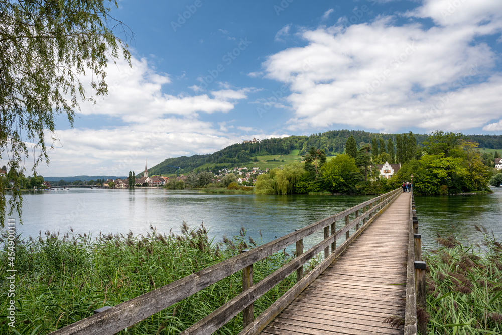 Holzbrücke über den Rhein zur Klosterinsel Werd