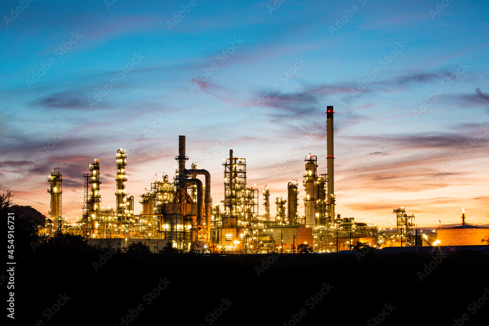 Fototapeta premium Night scene of oil refinery plant and power plant of Petrochemistry