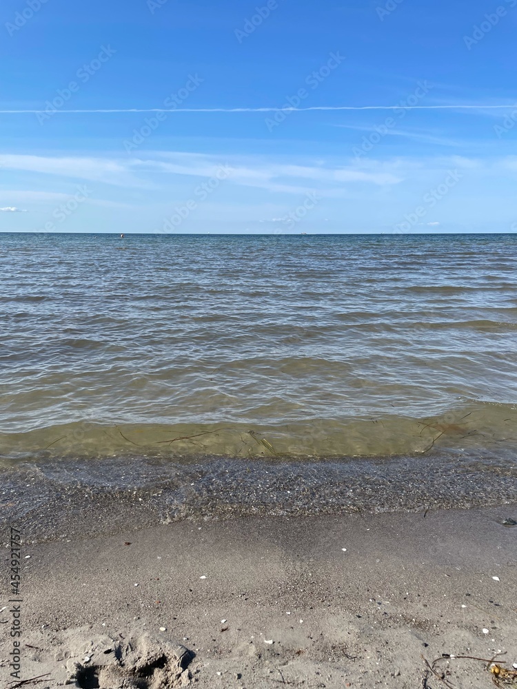 Das Wasser der Ostsee auf der Insel Poel ist hier beim Ort Am Schwarzen Busch ganz klar. Das Wasser der Ostsee auf der Insel Poel ist hier beim Ort Am Schwarzen Busch ganz klar.