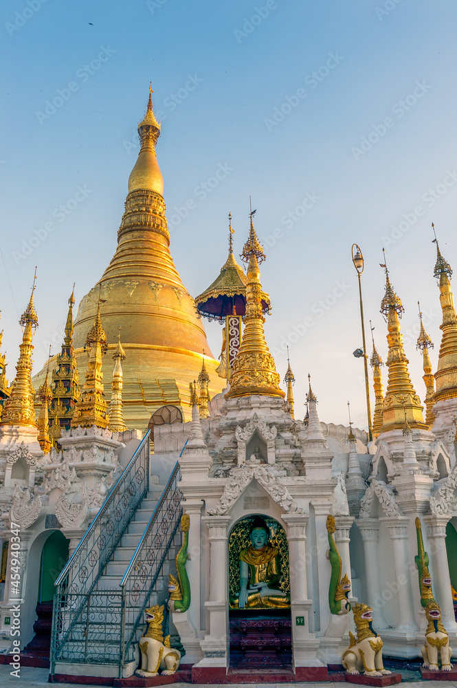 Fototapeta premium Myanmar. Yangon. The Shwedagon Pagoda