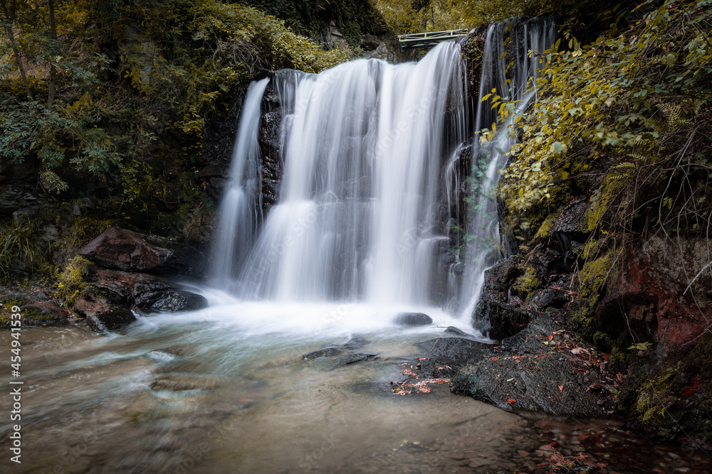 Obraz premium Long exposure waterfall - Saint-Ferréol - France