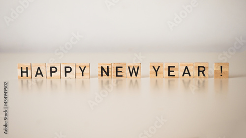 Happy new year! - napis na drewnianych kostkach 