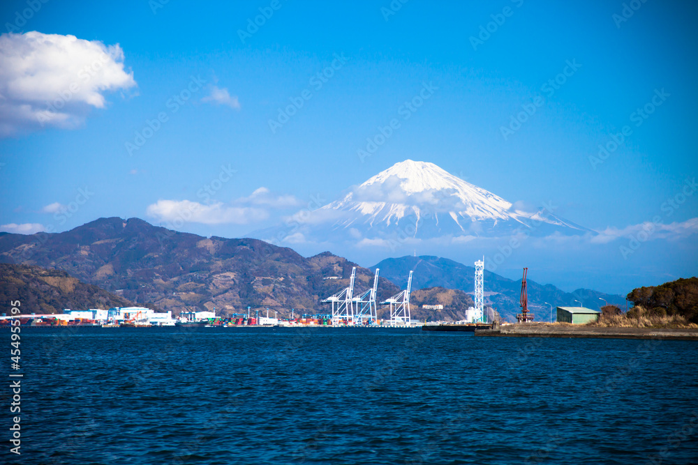 清水港湾より富士山を臨む
