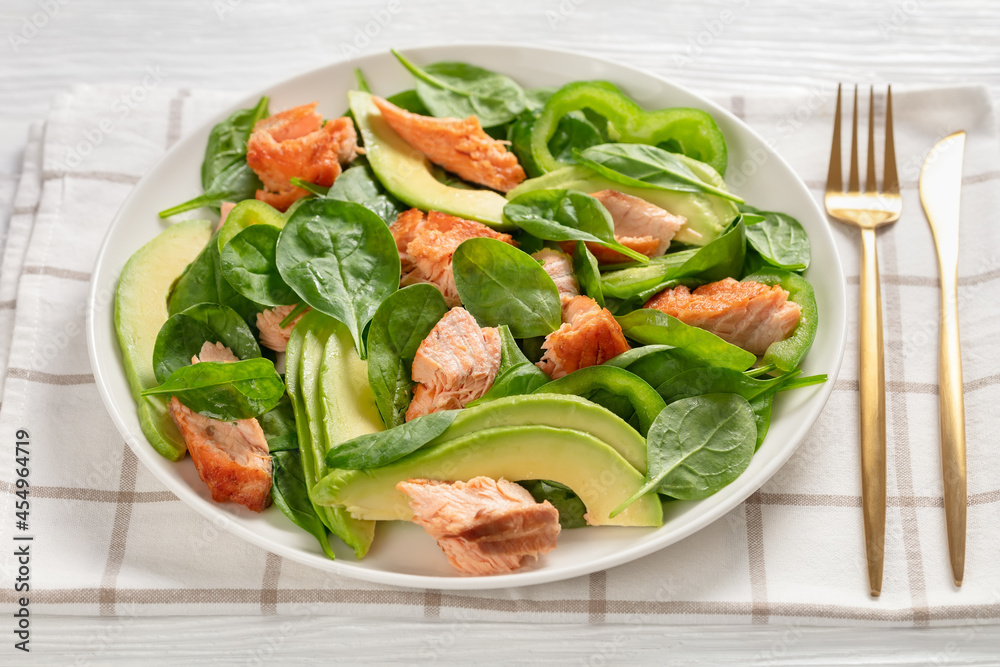 salmon spinach avocado and green pepper salad
