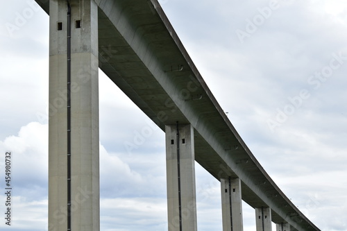 曇りの日の高速道路の高架橋 © tetsuya03m