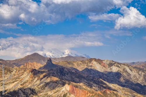 Paisaje Muela del Diablo e Illimani, La Paz, Bolivia