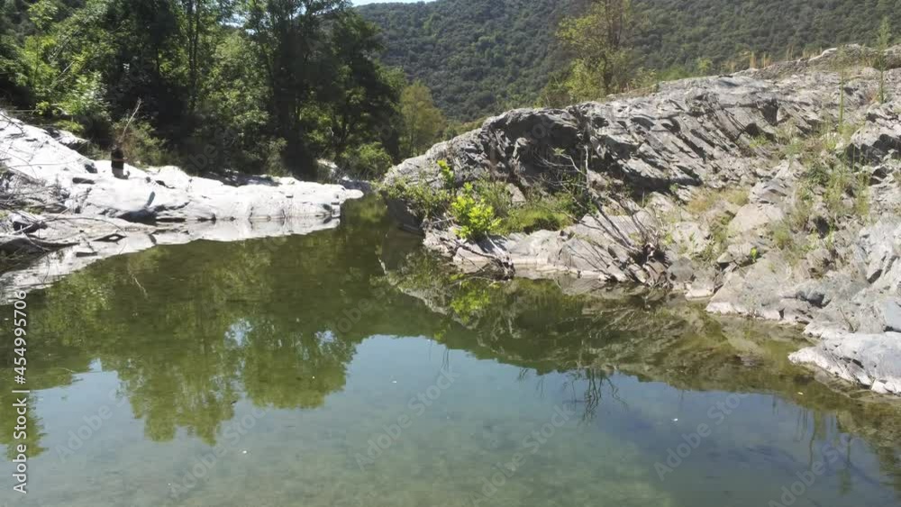 Rivière Hérault dans les Cévennes Rivière Hérault dans les Cévennes