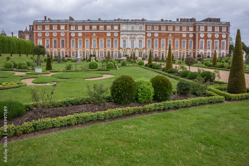 Palacio y jardines de Hampton Court en el municipio londinense de Richmond, Inglaterra