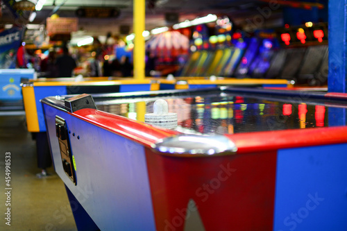 Murais de parede Air hockey arcade game with striker in focus and blurred background