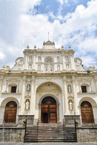 Fachada de la catedral de San Jose en Antigua Guatemala.