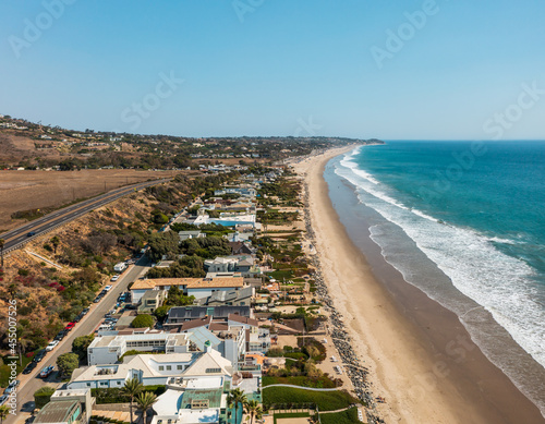 Canvas Print Luxury beachfront properties in Malibu, California, drone view