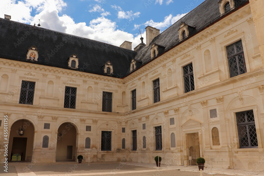 Bourgogne - Yonne - Château d'Ancy-le-Franc - Cour intérieure