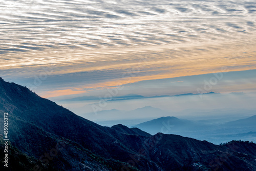 Senere Himalayan mountain background that looks like the sea