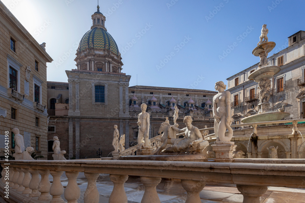 Palermo. Dettaglio di Chiesa e Piazza con la Fontana Pretoria, 1554 by Francesco Camilliani
