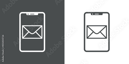 Icono silueta de smartphone con correo electrónico con lineas en fondo gris y fondo blanco