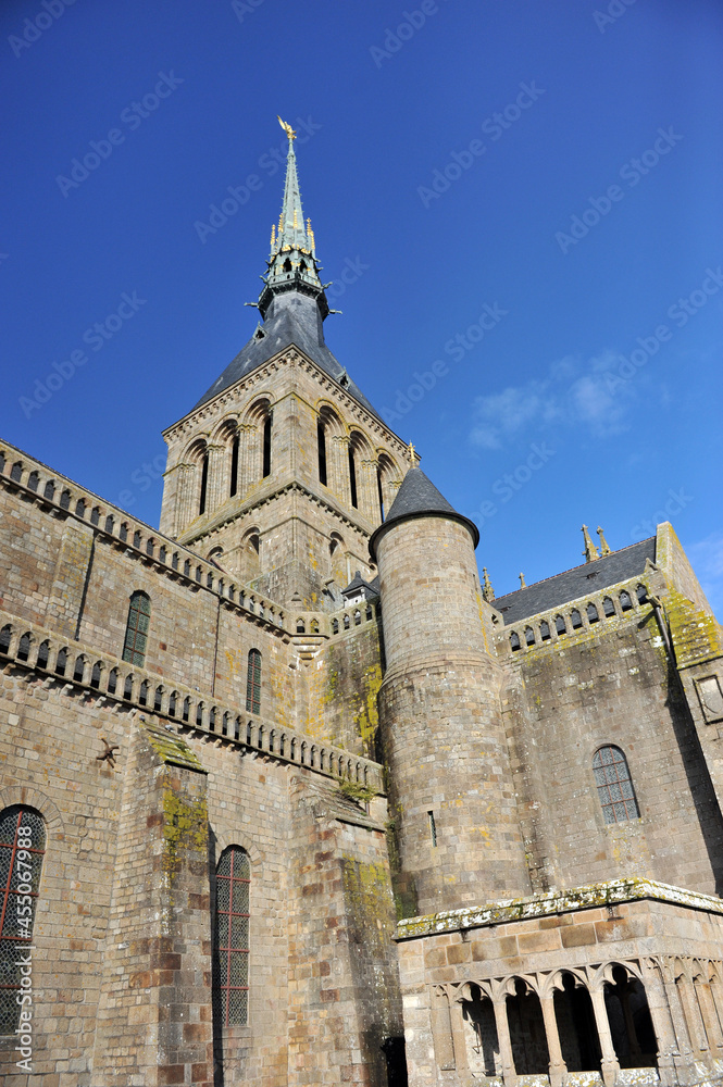 Travel to Mont-Saint-Michel in France