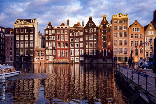 Obraz na płótnie Amsterdam city, golden hour - sunset w salonie