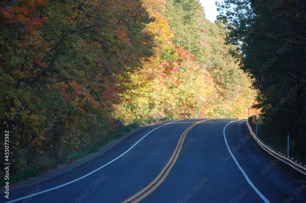 Naklejka premium Por los caminos de Québec