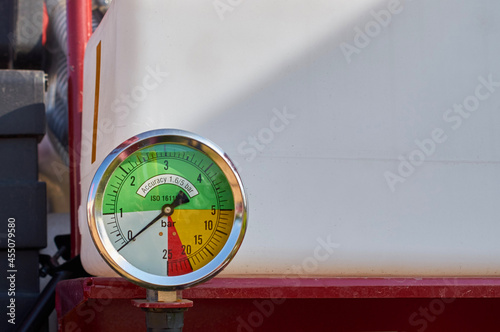 Accurate pressure gauge for measuring the water pressure 