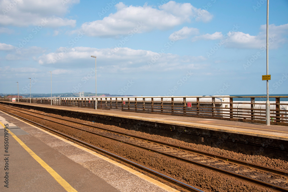 Obraz premium Devon, England, UK. 2021. Railway tracks passing through a west country coastal station.